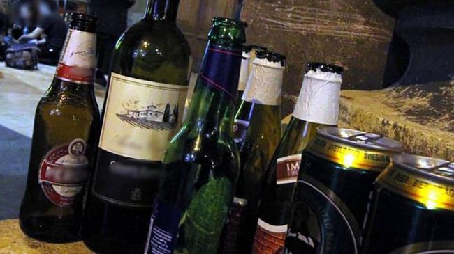 Cinisi: troppo alcool e abbandoni indiscriminati di bottiglie e lattine. Il sindaco Abbate mette un freno