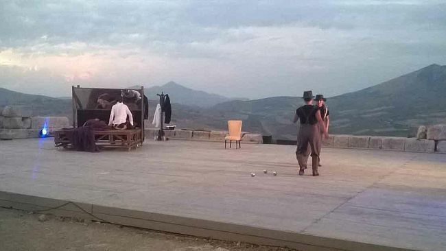 Calatafimi Segesta Festival Dionisiache 2016 in un programma Inglese