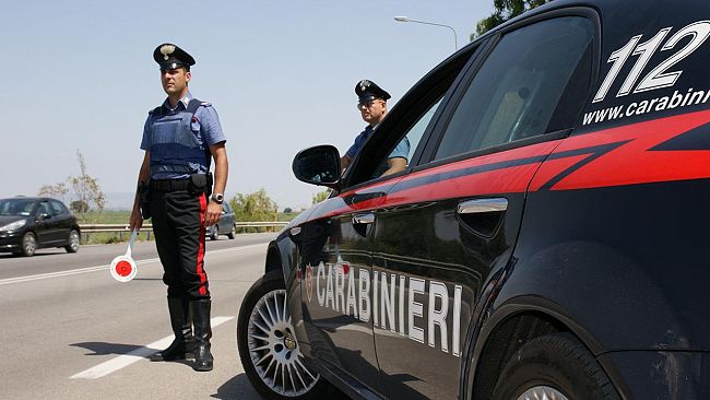 ​Quindicenne girava in monopattino con una mannaia, fermato dai Carabinieri