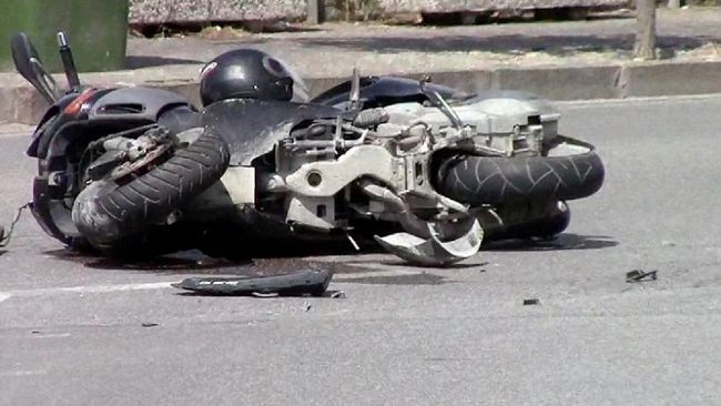 Vita, Cade in moto su una strada dissestata. Comune risarcisce i danni