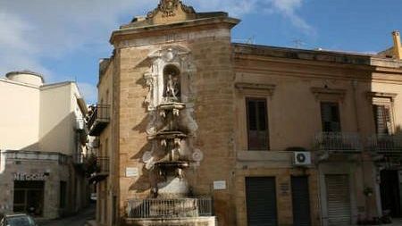 La Fontana della Ninfa illuminata di blu per sensibilizzare sull’autismo