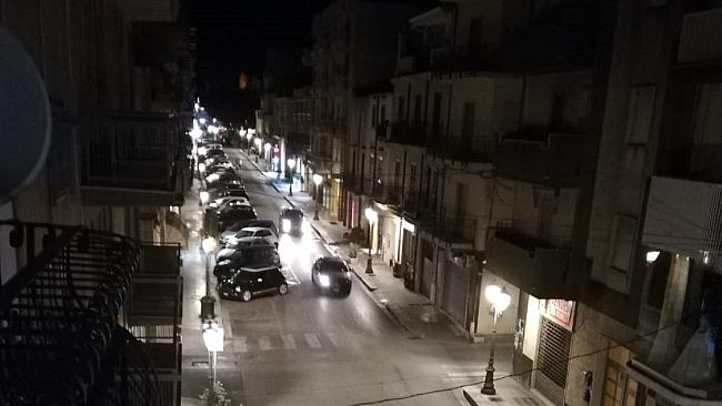 Ieri sera è tornato ad illuminarsi Corso Vittorio Emanuele