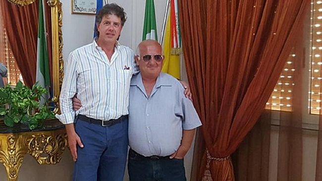 Percepisce il RdC e lavora gratis per la sua città, ricevuto dal sindaco Castiglione