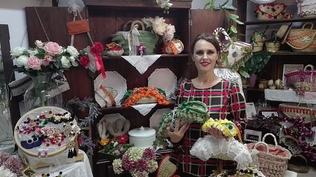 “Arte da indossare” con le creazioni di Giusy Di Benedetto