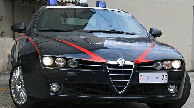 Marinella. Ubriaco lancia pietre contro un’auto: arrestato dai Carabinieri