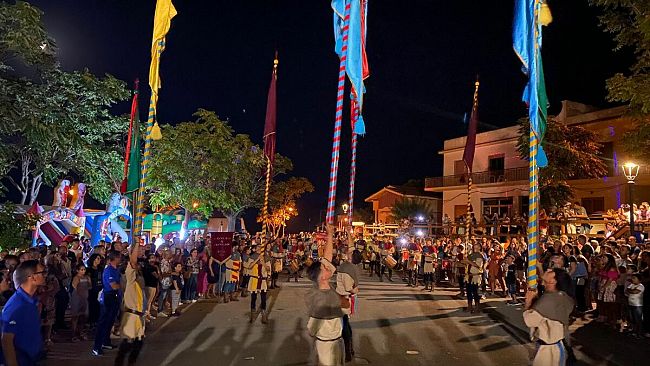 Torretta Granitola, successo per il Carnevale estivo. Stasera cabaret a Tre Fontane