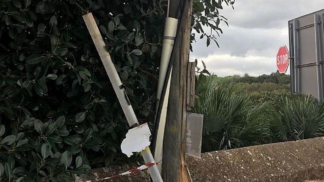 “A.a.a. vendesi …palo della luce usato”