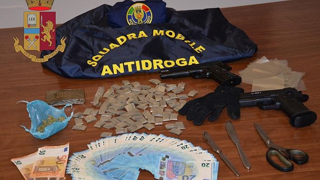 La Polizia di Stato arresta pusher ivoriano nel centro di accoglienza di Salemi