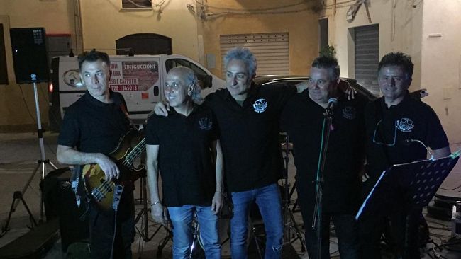Questa sera al Cult Wine Bar, continua il “Sidewalk tour” degli Shacqualattooga