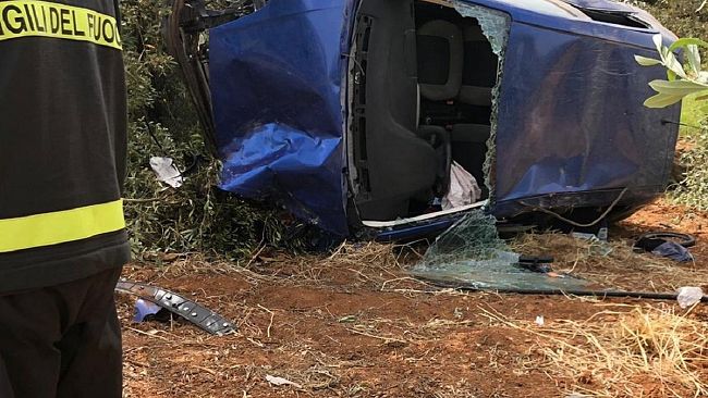 Grave incidente sulla SP 81 per Triscina, ferito un 31enne, sradicato un albero d’ulivo