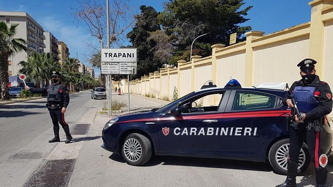 Trapani: non si ferma all’alt con uno scooter rubato e investe un carabiniere