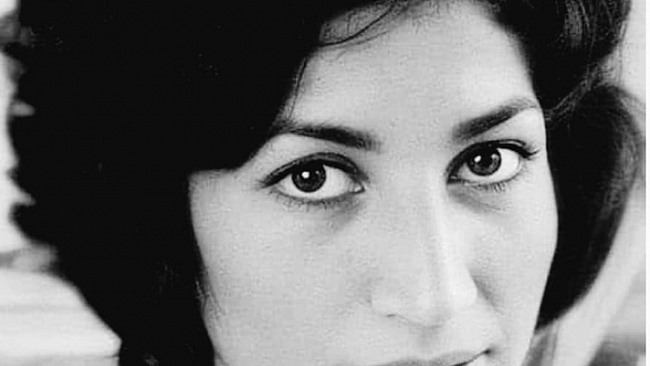 Faro di Posizione. Forugh: occhi neri e l’incanto fatale del canto