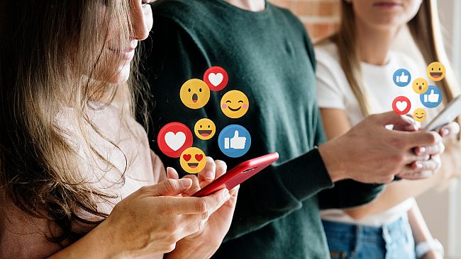 Giovani e social media: tra rivoluzione digitale e sfide quotidiane