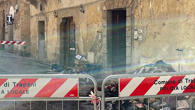 Trapani, incendio in via Corallai, tragedia sfiorata