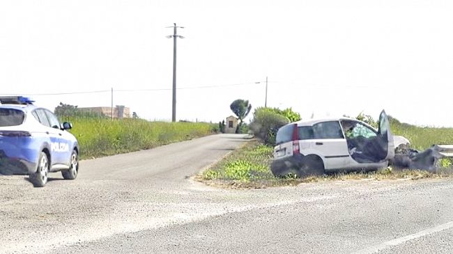 Violento incidente sulla litoranea sud di Petrosino: auto si schianta contro il guardrail, sessantenne in codice rosso