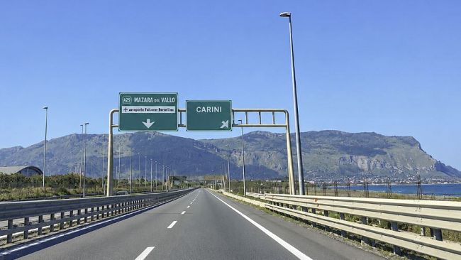 auto-contromano-sulla-palermo-mazara-paura-nella-notte-automobilisti-costretti-a-scansarla