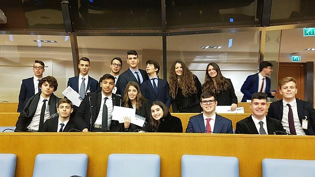 Studenti mazaresi a “scuola di Parlamento”. La bella esperienza “Democracy” del liceale Marco Di Giovanni