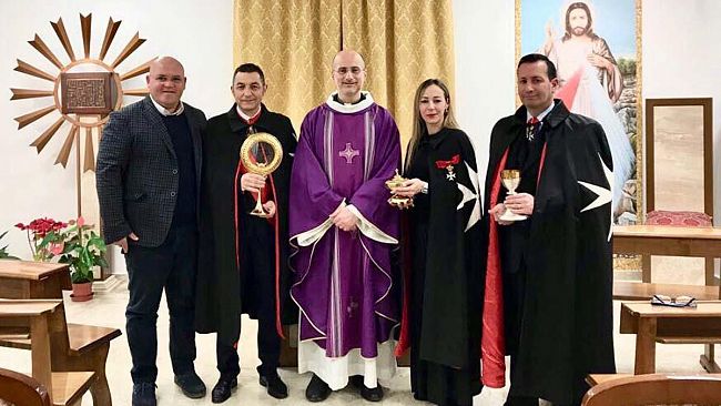 Mazara, A. Ajello: consegnata Sede del Celebrante in lamiera bronzata e marmo, un Calice, una Pisside ed un Ostensorio