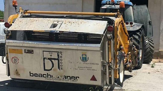 Il Sindaco Alfano denuncia: La pulisci-spiaggia ferma da anni in magazzino di chi è la colpa?