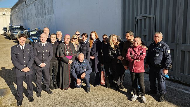 Carcere di Castelvetrano, il Vescovo Giurdanella a pranzo con i detenuti