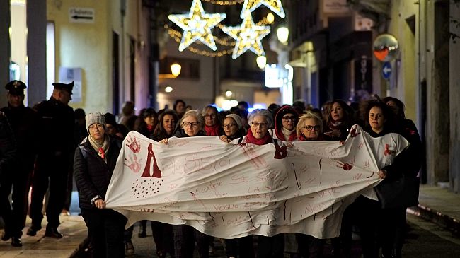 Evento “All’Ora Blu” nel Sistema delle Piazze per dire no alla violenza sulle donne