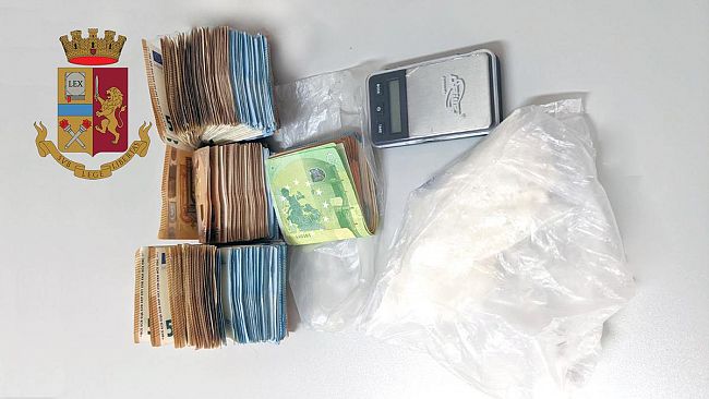 Marsala, in auto con 100 grammi di cocaina: pusher arrestato dalla P.S.