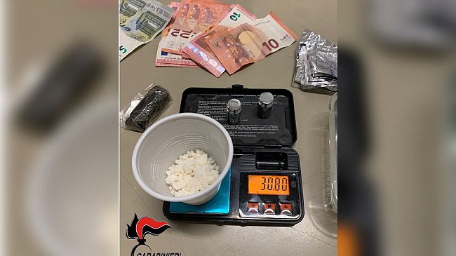 Trapani: 16enne sorpreso con crack e hashish. Arrestato dai carabinieri