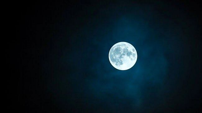 Ultime della sera: “Blue Moon”
