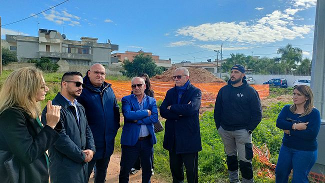 Mazara, antenna di telefonia in via Napoli, incontro fra residenti della zona e alcuni consiglieri comunali  