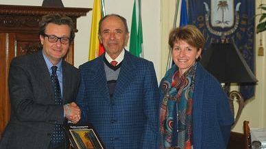 CASTELVETRANO – Un testo sulle tradizioni siciliane scomparse donato alla biblioteca comunale