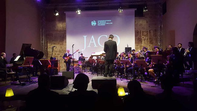 “JACO”: il maestro Fabio Crescente e la Bellini Jazz Orchestra incantano Palermo con un concerto dedicato al grande Jaco Pastorius