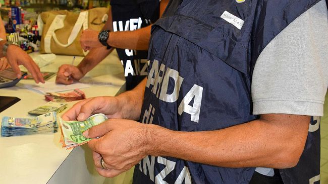 “Gran Bazar” di prodotti cinesi: scoperto vorticoso giro di false fatture emesse da 31 cartiere aventi sede in varie citta’ d’italia.