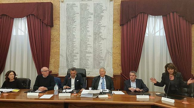 Marsala, 7 consiglieri di maggioranza prendono distanze dal Sindaco Di Girolamo