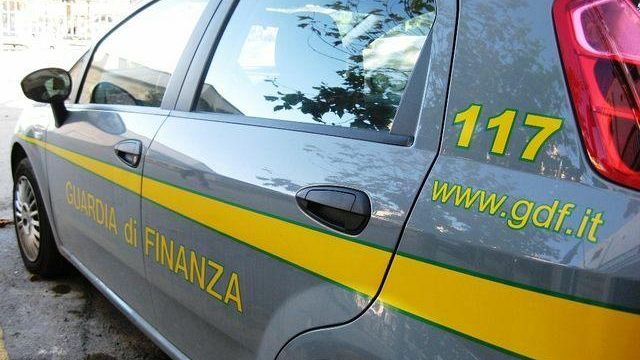 Palermo, la Gdf sequestra beni dal valore di oltre 220 mila ad un noto cantante neomelodico