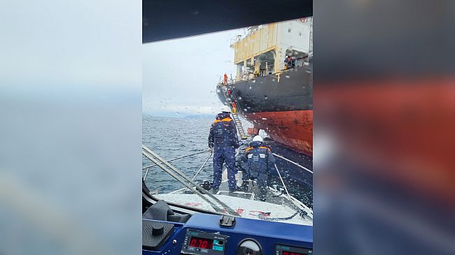 La Guardia Costiera soccorre un marittimo di una nave mercantile colto da malore