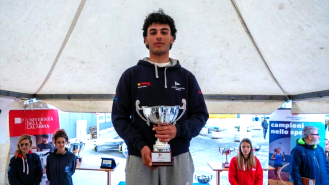 trionfo-di-giulio-genna-velista-della-societa-canottieri-marsala-allitalia-cup-di-crotone