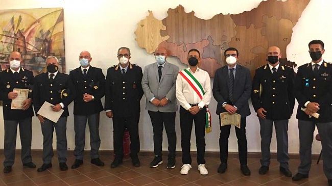 Conferiti encomi al Commissario Lupo ed alla Squadra Investigativa