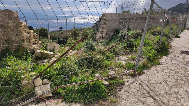 Erice, cimitero in stato di degrado. Sopralluogo della terza commissione