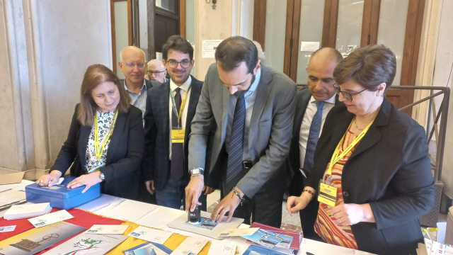 Messina. Presentato a Palazzo Zanca il francobollo celebrativo della figura mitologica di Colapesce