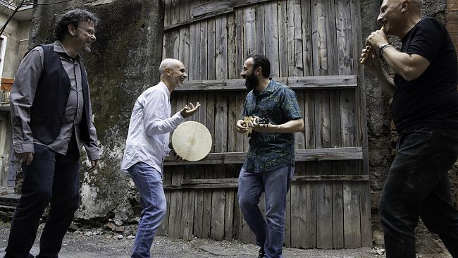 Tre giorni di jazz alle isole Egadi, collegate da una Marching band