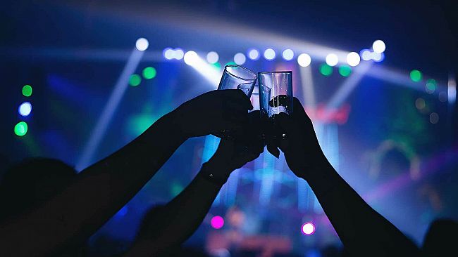 Serata danzante fuorilegge in un lido balneare, sanzionato il titolare