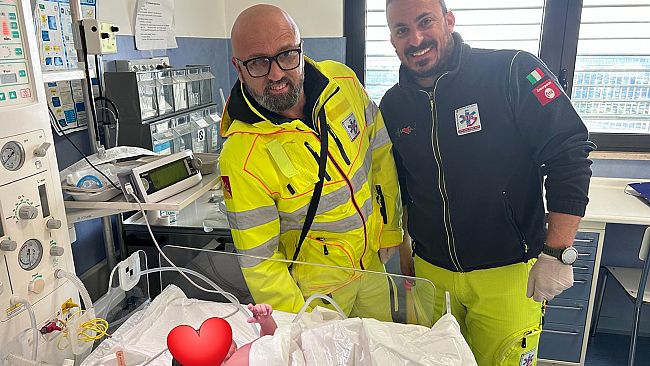 Marsala, soccorritori del 118 aiutano donna a partorire nella sua abitazione