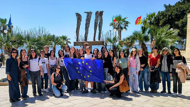 mazara-accoglie-lliria-per-lerasmus-giovani-europei-rileggono-shakespeare-e-ovidio-tra-storia-arte-e-emozioni