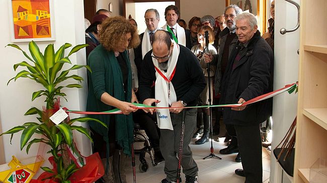 Il sindaco Castiglione e il prefetto Falco all’inaugurazione della nuova sede della UILDM che sorge in via CB 35, in un bene sottratto alla mafia