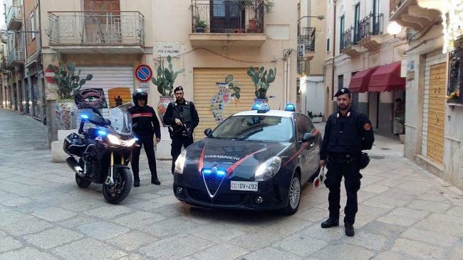 Mazara, carabinieri: arresto per evasione, una denuncia per spaccio e contravvenzioni