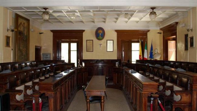 Lo sfogo del consigliere Vaccara. Il sindaco dia prova di coerenza e si dimetta, poi seguirò il suo esempio.