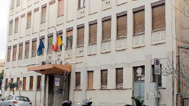 Giovane positivo al Coronavirus esce da casa violando isolamento, indagato