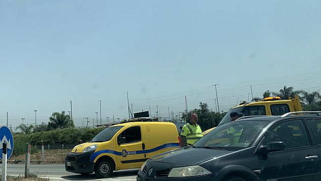 Continuano gli incendi, chiusa la A29