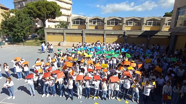 Mazara, l’ I.C. Pirandello-Bonsignore dice NO alle guerre con un Flash Mob