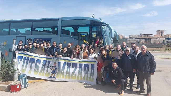 Più di 100 tifosi presenti a Gela per supportare il Futsal Mazara contro il Gela C5